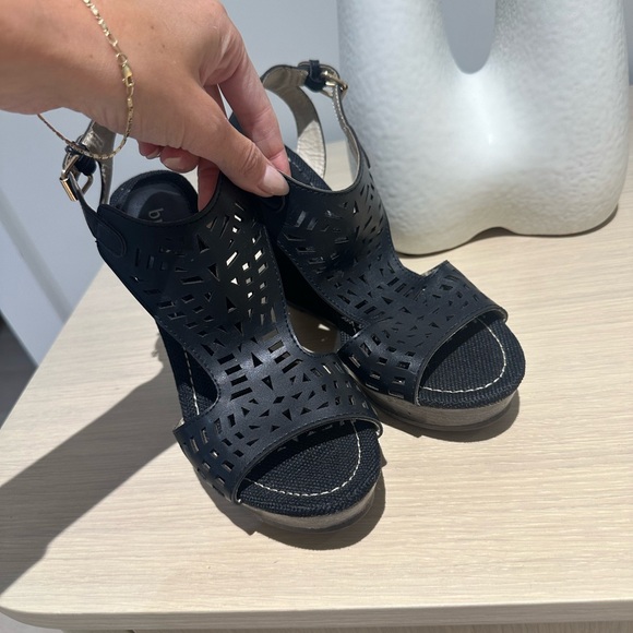 Bucco Capensis laser cut wedge sandal - Picture 6 of 6